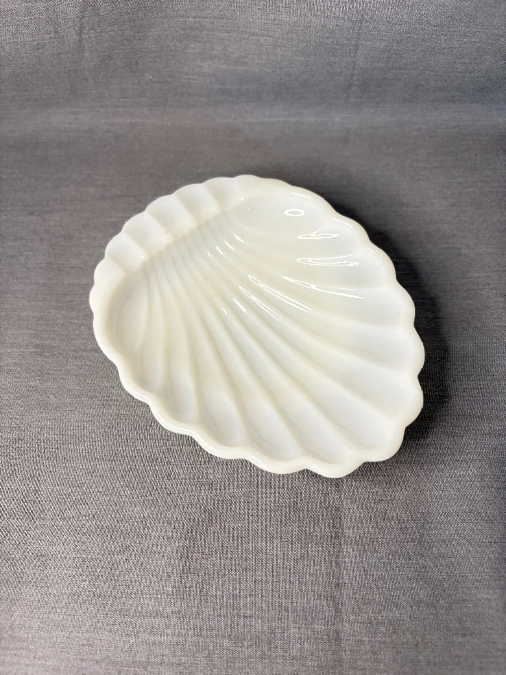 Vintage White Milk Glass Shell Dish Scalloped Trinket Soap Candy Dish Ashtray